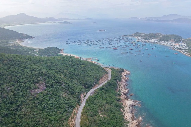 Kh&aacute;nh H&ograve;a: Bứt ph&aacute; kinh tế biển sau hợp nhất - Ảnh 3.