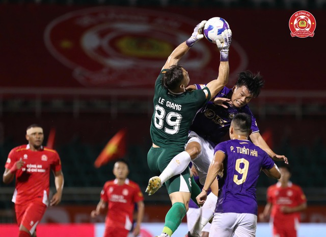 VTV không còn trắng sóng V-League nhờ đàm phán thành công với FPT: Trận HAGL, Nam Định phát ở đâu?- Ảnh 3. VTV không còn trắng sóng V-League nhờ đàm phán thành công với FPT: Trận HAGL, Nam Định phát ở đâu?- Ảnh 3.