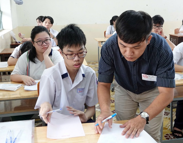 Điểm chuẩn ngành y khoa Trường ĐH Y dược TP.HCM giảm nhẹ - Ảnh 1.