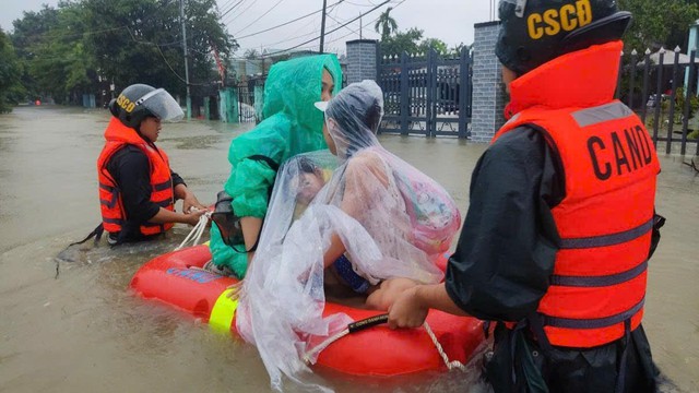 Bão số 5 liên tục tăng cấp, Đà Nẵng ban hành công điện khẩn ứng phó - Ảnh 1.