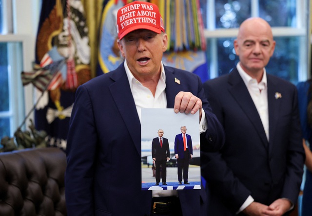 Ông Trump khoe ảnh chụp cùng ông Putin trong hội đàm tại Alaska - Ảnh 1. Ông Trump khoe ảnh chụp cùng ông Putin trong hội đàm tại Alaska - Ảnh 1.