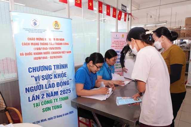 Gần 200 nữ công nhân được khám sức khỏe miễn phí - Ảnh 3.