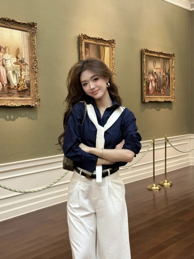 Phong cách sang trọng nhưng tinh tế với sắc xanh navy- Ảnh 4.