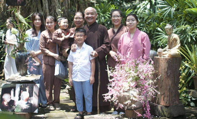 Lễ Vu Lan đi xem triển lãm gốm ở ngôi chùa thanh tịnh thuộc tỉnh Đồng Nai - Ảnh 1.