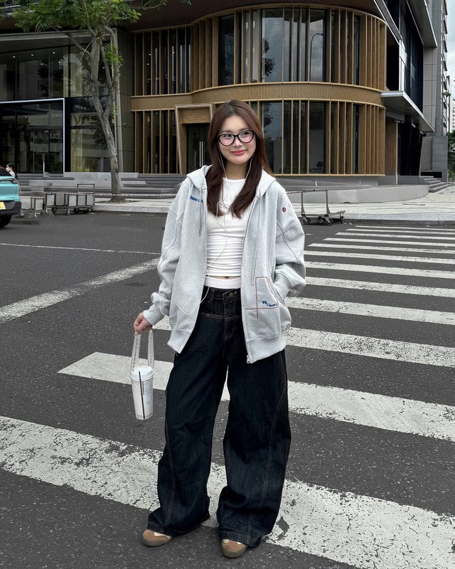 Áo hoodie, món đồ 'chất chơi' giúp nàng nổi bật những ngày đầu thu- Ảnh 6.