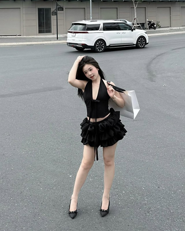 Tôn dáng thanh thoát với giày cao gót mũi nhọn- Ảnh 8.