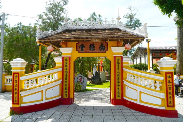 Ngôi chùa 130 năm tuổi xanh mát giữa trung tâm Cần Thơ- Ảnh 2. Ngôi chùa 130 năm tuổi xanh mát giữa trung tâm Cần Thơ- Ảnh 2.