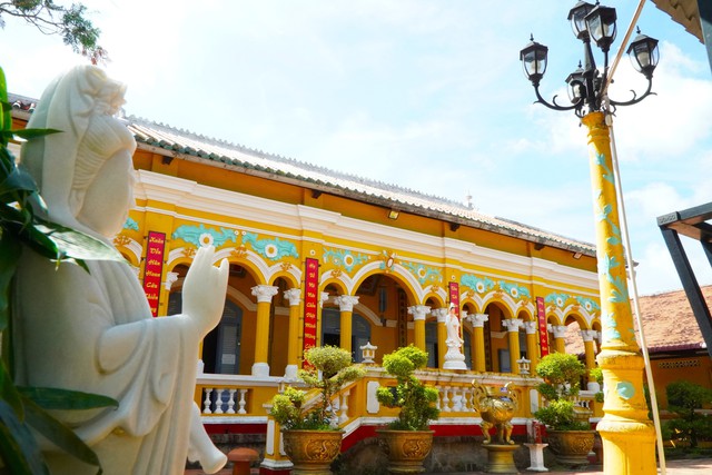 Ngôi chùa 130 năm tuổi xanh mát giữa trung tâm Cần Thơ- Ảnh 3. Ngôi chùa 130 năm tuổi xanh mát giữa trung tâm Cần Thơ- Ảnh 3.