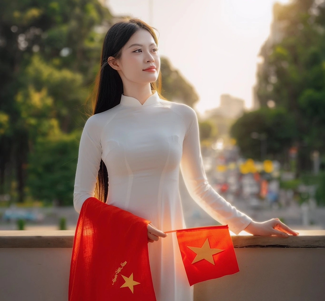 Chủ đề chụp ảnh yêu nước được ưa chuộng, thợ chụp ‘chạy sô’ kiếm tiền triệu - Ảnh 3.