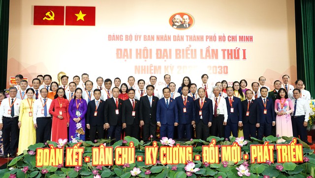 Bí thư Nguyễn Văn Nên dự đại hội Đảng bộ UBND TP.HCM lần đầu tiên- Ảnh 4. Bí thư Nguyễn Văn Nên dự đại hội Đảng bộ UBND TP.HCM lần đầu tiên- Ảnh 4.