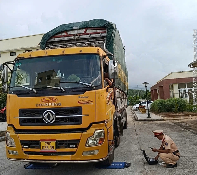Hàng trăm xe quá tải bị CSGT TP.Huế xử lý, tiền phạt lên đến hàng tỉ đồng- Ảnh 2. Hàng trăm xe quá tải bị CSGT TP.Huế xử lý, tiền phạt lên đến hàng tỉ đồng- Ảnh 2.
