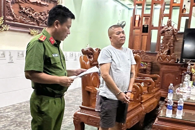 Công an Đồng Nai bắt khẩn cấp Tuấn 'trọc'- Ảnh 1. Công an Đồng Nai bắt khẩn cấp Tuấn 'trọc'- Ảnh 1.