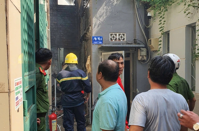 TP.HCM: Cháy rụi nhà dân ở phường Hòa Hưng, 2 mẹ con thoát nạn - Ảnh 2.