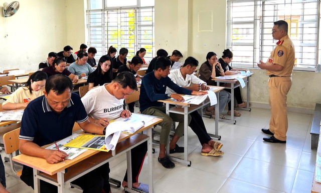 Sát hạch lái xe cho hơn 700 người dân đặc khu Côn Đảo TP.HCM - Ảnh 3.