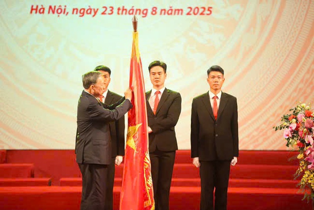 Tập trung xây dựng nghị quyết về chấn hưng và phát triển văn hóa Việt Nam
- Ảnh 2. Tập trung xây dựng nghị quyết về chấn hưng và phát triển văn hóa Việt Nam
- Ảnh 2.