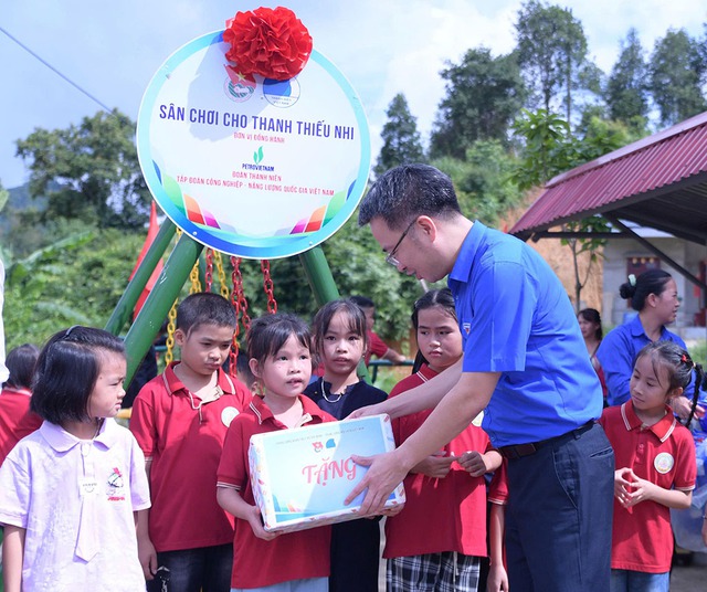 Công chức trẻ lan tỏa tinh thần tình nguyện từ vùng biên - Ảnh 2.