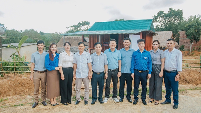 Chung dòng máu Lạc Hồng và hành trình xóa nhà tạm vùng cao Quảng Trị - Ảnh 3. Chung dòng máu Lạc Hồng và hành trình xóa nhà tạm vùng cao Quảng Trị - Ảnh 3.