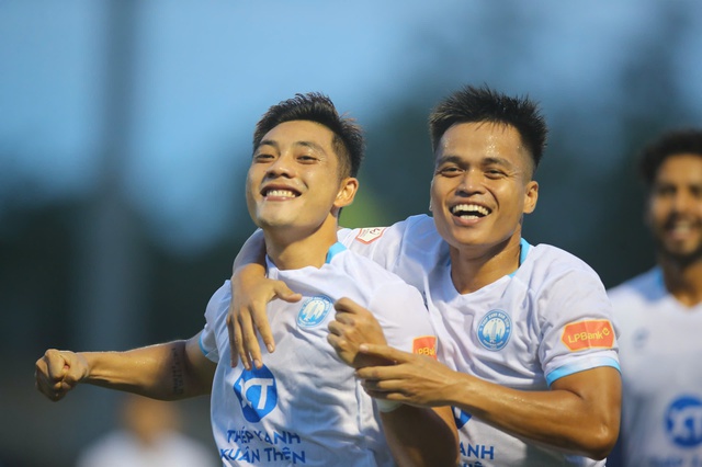 SLNA tạo c&uacute; sốc cực lớn, thắng ngược ngoạn mục ĐKVĐ Nam Định: Bất ngờ V-League l&agrave; đ&acirc;y!- Ảnh 1.