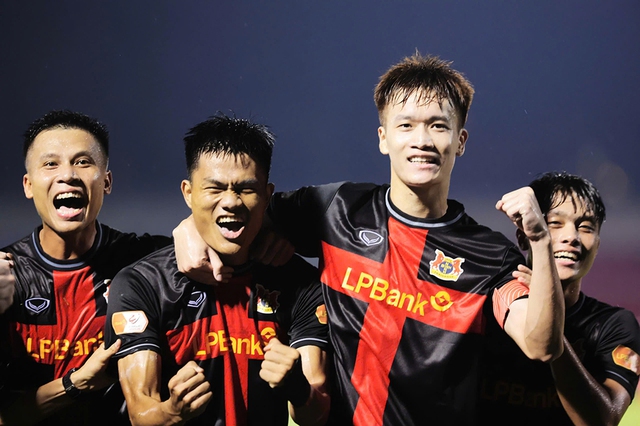 T&acirc;n binh Ninh B&igrave;nh FC 'g&acirc;y b&atilde;o' ở V-League- Ảnh 1.