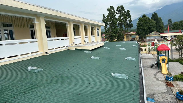 Học sinh TP.Huế lùi ngày tựu trường do ảnh hưởng bão số 5- Ảnh 1. Học sinh TP.Huế lùi ngày tựu trường do ảnh hưởng bão số 5- Ảnh 1.