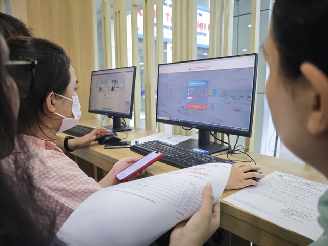 Vì sao điểm thi tốt nghiệp THPT thấp nhưng điểm chuẩn lại cao hơn năm ngóai? - Ảnh 1. Vì sao điểm thi tốt nghiệp THPT thấp nhưng điểm chuẩn lại cao hơn năm ngóai? - Ảnh 1.