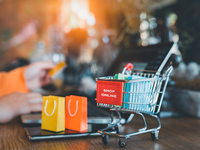 Thương hiệu Việt giữ vững tăng trưởng tr&ecirc;n thương mại điện tử - Ảnh 1.