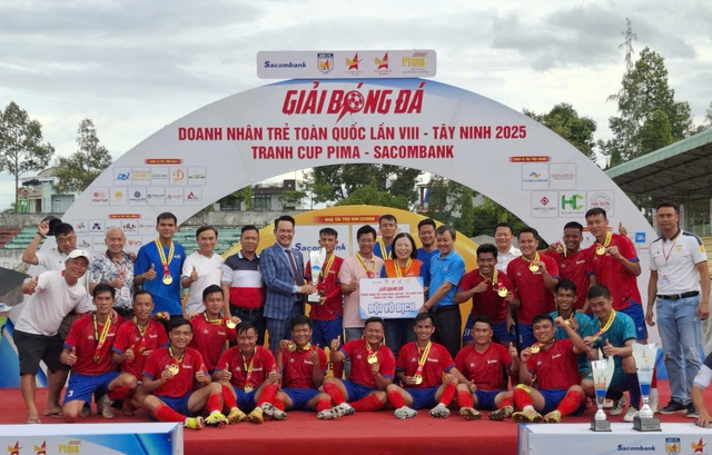 Giải bóng đá Doanh nhân trẻ toàn quốc mang nhiều ý nghĩa- Ảnh 1.