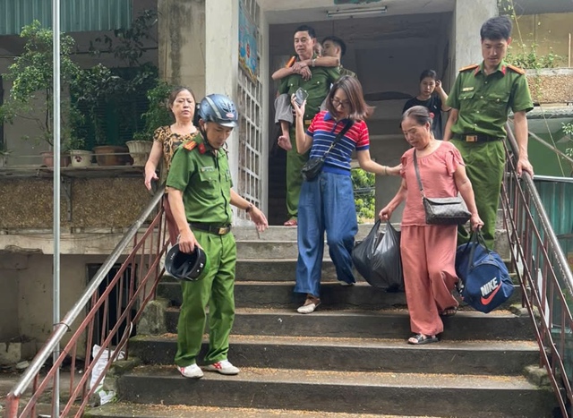 Thủ tướng Phạm Minh Chính chỉ huy ứng phó bão số 5 - Ảnh 4.