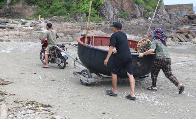 Thủ tướng Phạm Minh Chính chỉ huy ứng phó bão số 5 - Ảnh 3.