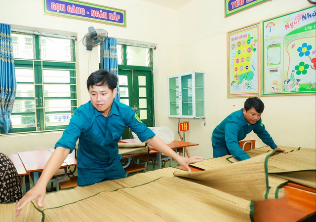 Nghệ An sơ tán hàng ngàn hộ dân để tránh bão số 5 - Ảnh 1.