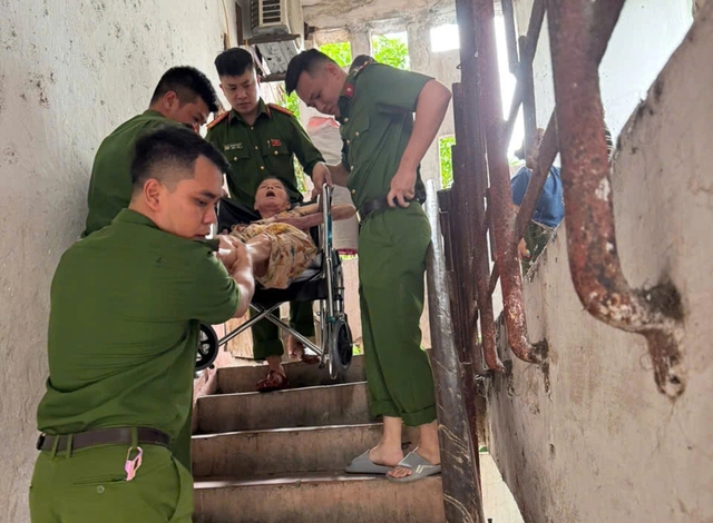 Nghệ An sơ tán hàng ngàn hộ dân để tránh bão số 5 - Ảnh 4.