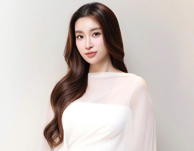 'Con dâu hào môn' Đỗ Mỹ Linh khoe sắc rạng rỡ- Ảnh 1. 'Con dâu hào môn' Đỗ Mỹ Linh khoe sắc rạng rỡ- Ảnh 1.