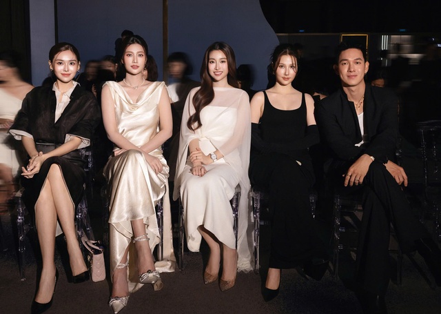 'Con dâu hào môn' Đỗ Mỹ Linh khoe sắc rạng rỡ- Ảnh 2. 'Con dâu hào môn' Đỗ Mỹ Linh khoe sắc rạng rỡ- Ảnh 2.