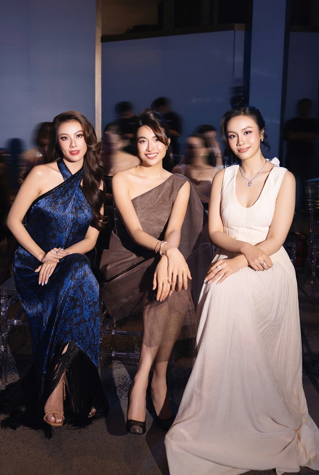 'Con dâu hào môn' Đỗ Mỹ Linh khoe sắc rạng rỡ- Ảnh 6. 'Con dâu hào môn' Đỗ Mỹ Linh khoe sắc rạng rỡ- Ảnh 6.