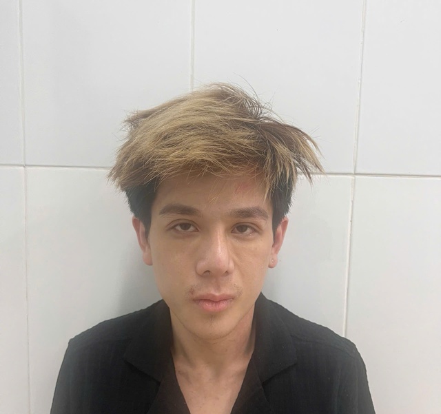 TP.HCM: Bắt chủ mưu vận chuyển 77 kg ma túy phẫu thuật khuôn mặt trốn truy nã- Ảnh 2. TP.HCM: Bắt chủ mưu vận chuyển 77 kg ma túy phẫu thuật khuôn mặt trốn truy nã- Ảnh 2.