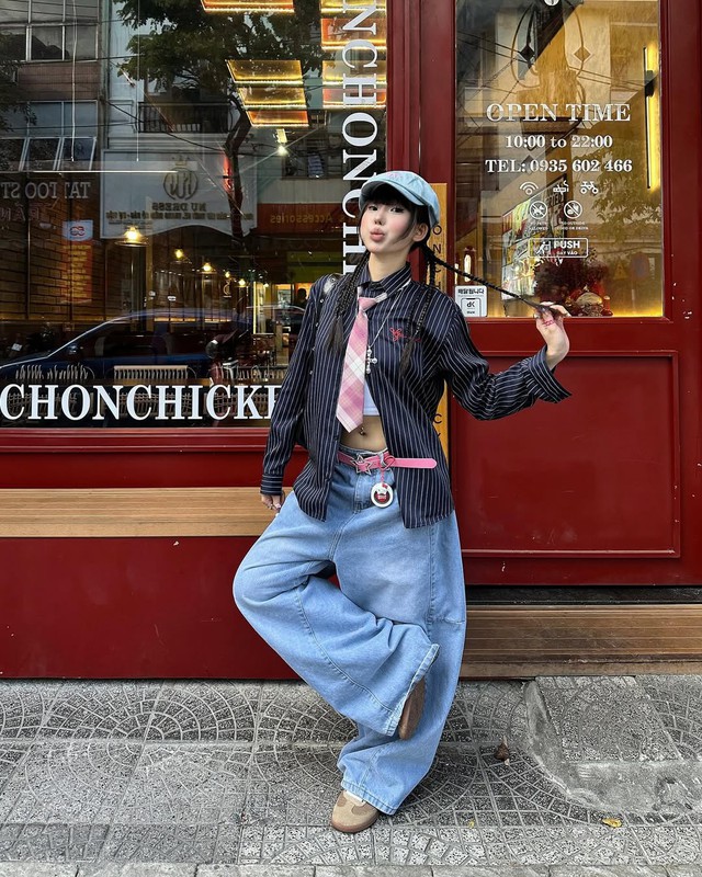 'Ghi điểm' cùng phong cách đơn giản với cà vạt nữ - Ảnh 1.