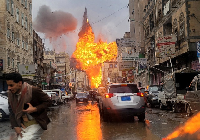 Cáo buộc Houthi dùng đạn chùm, Israel không kích thủ đô Yemen- Ảnh 1. Cáo buộc Houthi dùng đạn chùm, Israel không kích thủ đô Yemen- Ảnh 1.