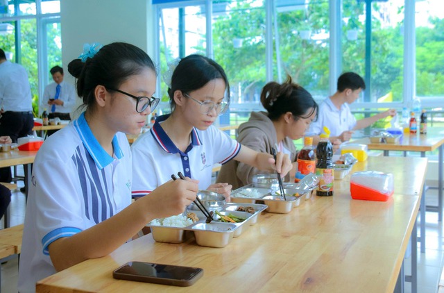 K&yacute; t&uacute;c x&aacute; ĐH Quốc gia TP.HCM miễn, giảm gi&aacute; lệ ph&iacute; ph&ograve;ng ở cho sinh vi&ecirc;n - Ảnh 3.