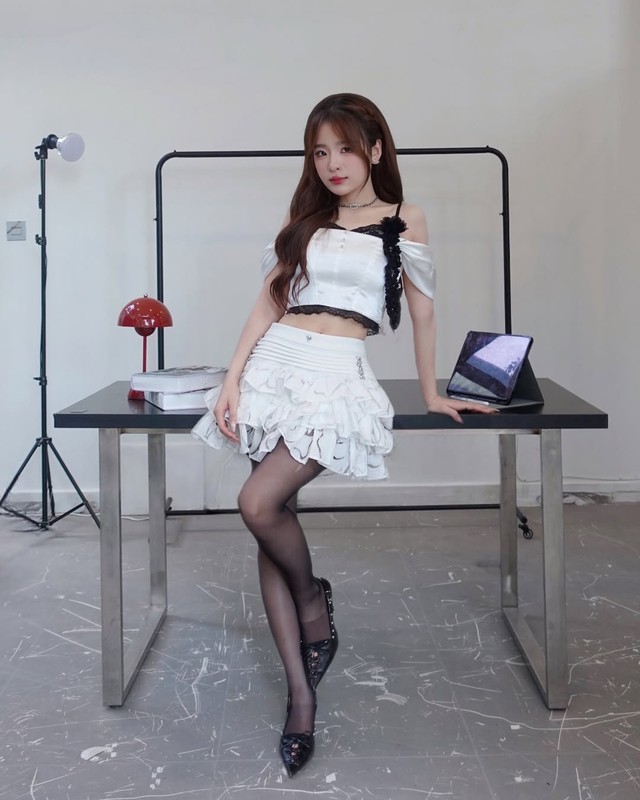 'Chạm' đến sự sang trọng với quần tất đen - Ảnh 7.