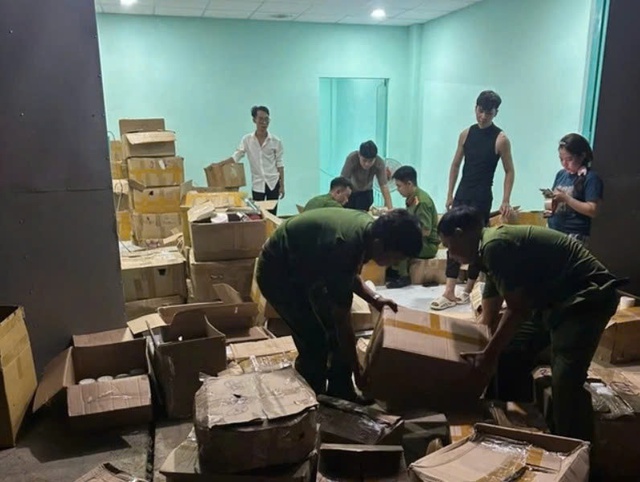 Ma trận mỹ phẩm giả, kém chất lượng: Lách luật, rút công bố, livestream bán hàng - Ảnh 2.
