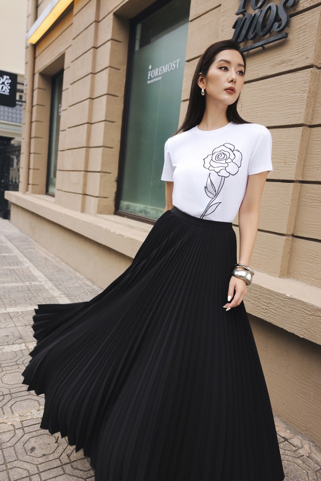 Thanh lịch hay cá tính? Áo thun đều 'cân' được  - Ảnh 6.