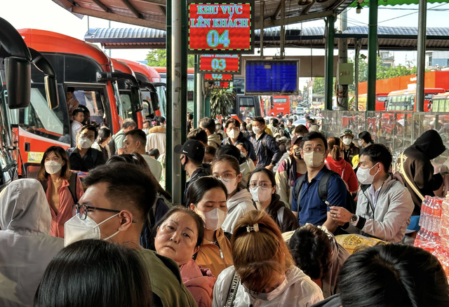 Sắp nghỉ lễ 2.9: Lượng khách qua Bến xe Miền Tây TP.HCM ngày nào đông nhất? - Ảnh 2.