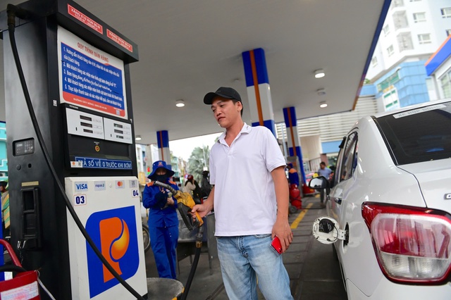 Giá xăng dầu hôm nay 17.9.2025: Xăng tr…