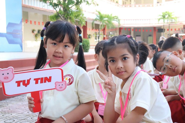 Năm học mới, Sở GD-ĐT TP.HCM yêu cầu hơn 3.500 trường phải minh bạch các khoản thu - Ảnh 1.