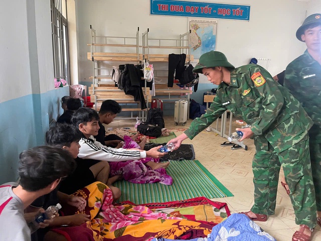 Quảng Trị 'nín thở' đón bão số 5 - Ảnh 7.