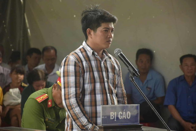 C&agrave; Mau: L&atilde;nh 9 th&aacute;ng t&ugrave; v&igrave; d&ugrave;ng xuyệt điện bắt c&aacute;- Ảnh 1.