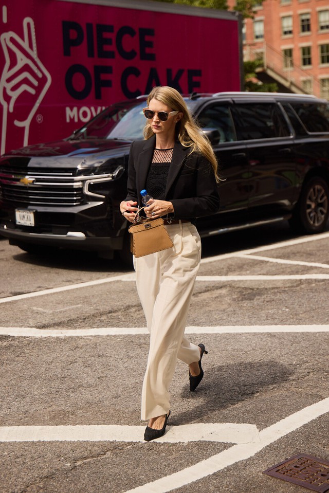 Những bộ trang phục mùa thu đẹp nhất tại các tuần lễ thời trang- Ảnh 6.