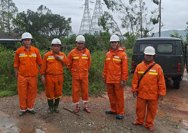 Hệ thống truyền tải điện quốc gia được đảm bảo an toàn sau bão số 5 - Ảnh 2.