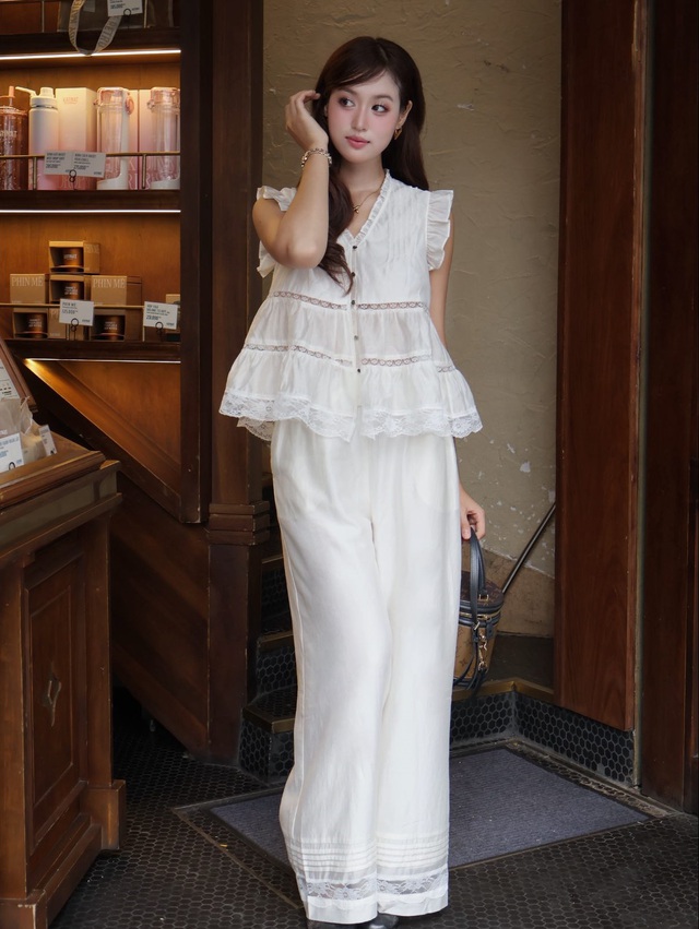 'Đốn tim' người đối diện với váy áo bèo nhún chuẩn nàng thơ - Ảnh 1.