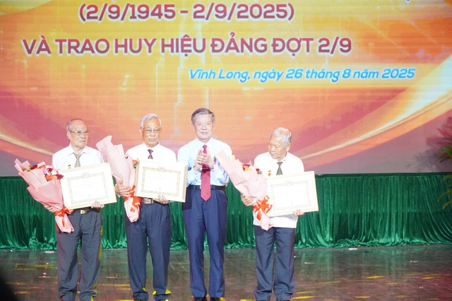 Vĩnh Long kỷ niệm 80 năm C&aacute;ch mạng Th&aacute;ng T&aacute;m v&agrave; Quốc kh&aacute;nh 2.9- Ảnh 2.